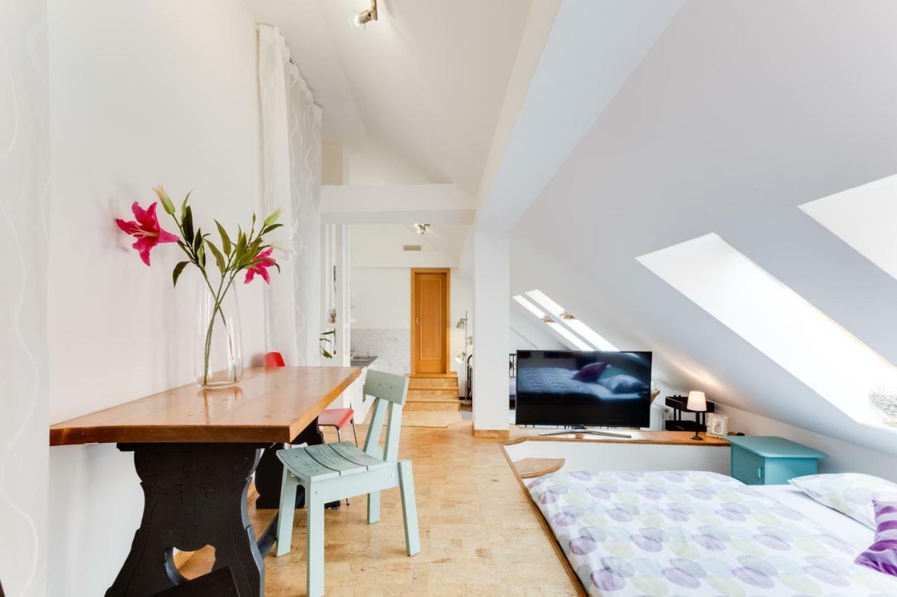 Charles Bridge Loft Apartment Прага Екстериор снимка