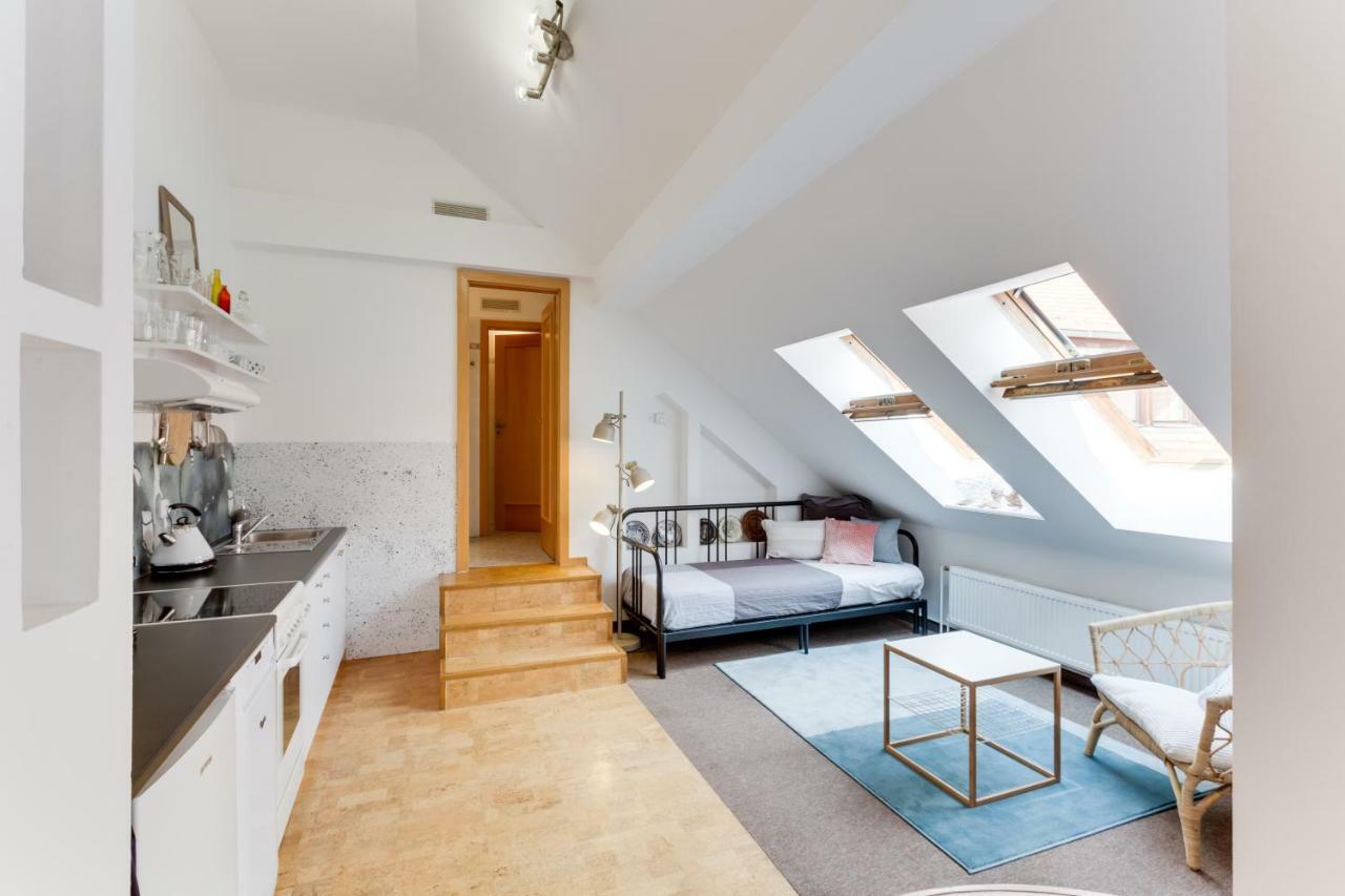 Charles Bridge Loft Apartment Прага Екстериор снимка