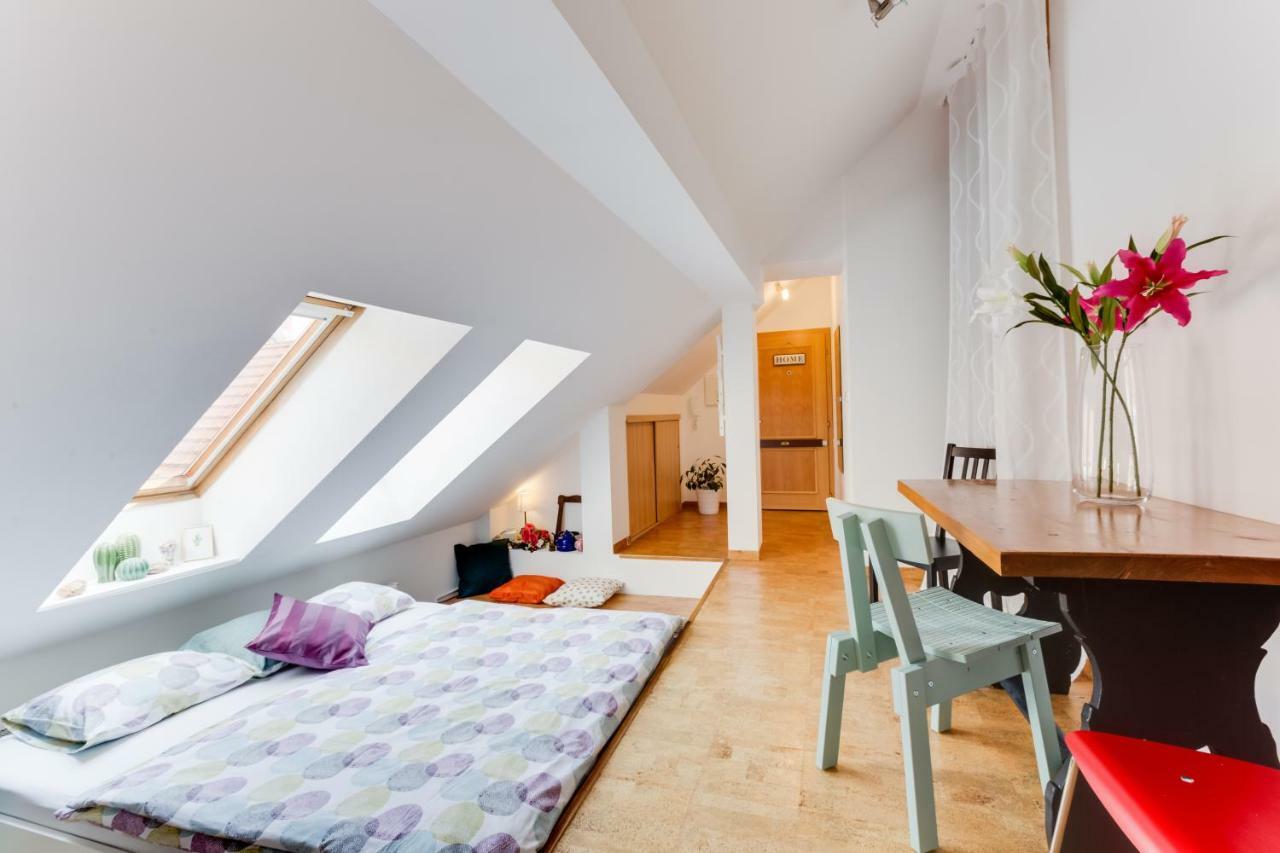 Charles Bridge Loft Apartment Прага Екстериор снимка